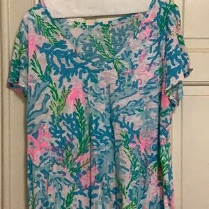 Essie v neck t shirt